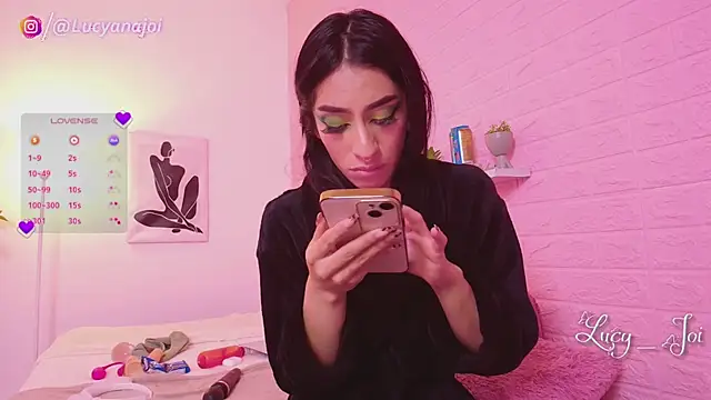 Lucyanajoi webcam