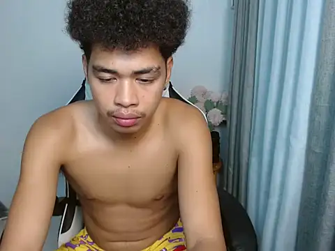 curlyasian_njxx webcam