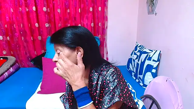 sluttyroxy - SLUTTYROXY's free webcam - UK Sex Cams