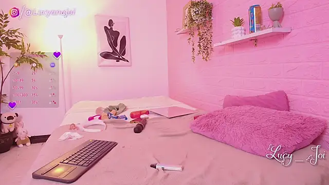 Lucyanajoi webcam
