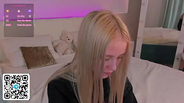 Anellyball Stripchat cam model