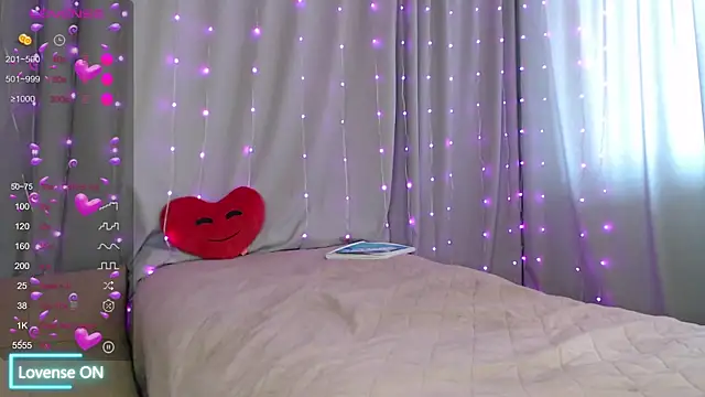 DaddysSluttyGirl2001 webcam