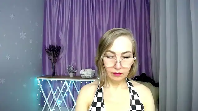 queen_a_n_i - Queen_a_n_i's free webcam - UK Sex Cams