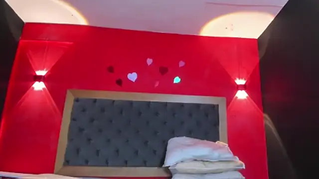 yayahilton - YayaHilton's free webcam - UK Sex Cams