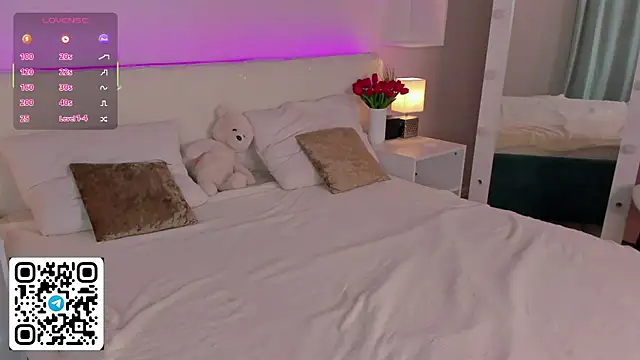 Anellyball Stripchat cam model