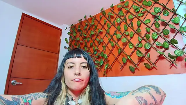 Naughty_Kittenm webcam