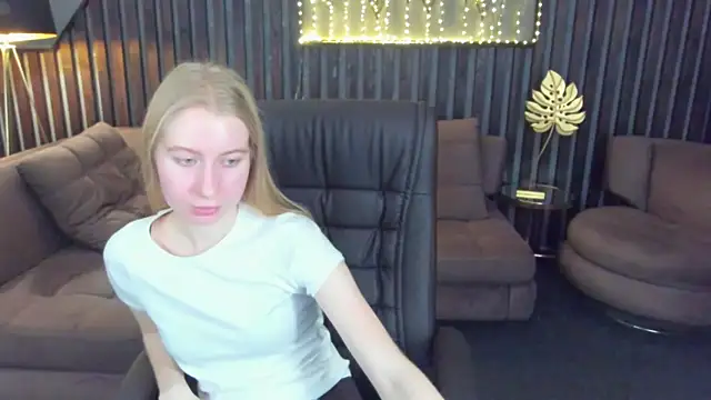 Alina_Blonde webcam
