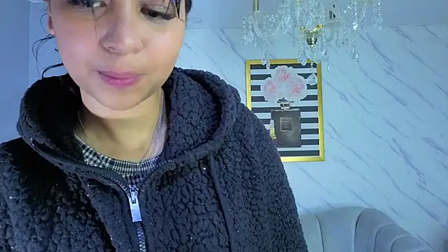 Kristen_black_T webcam