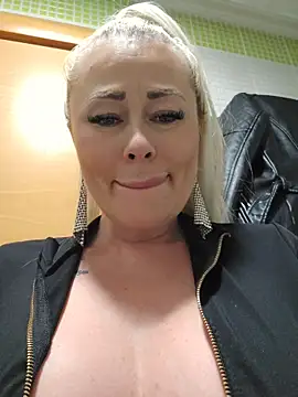 MILFBARBY webcam