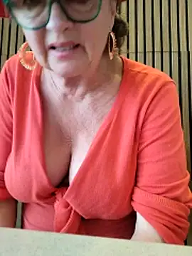 Webcam Model (Hot-Muci)  is live.Free join now!