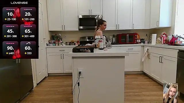 Blondiewithanass webcam