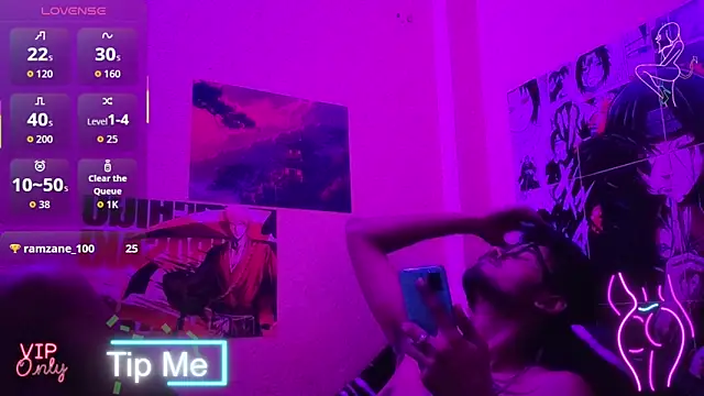 just_fucks (M twink) - remove tshirt till end