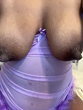 hannagarces (F young) - show milk