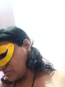 gullapi (F milf) - Full nude show