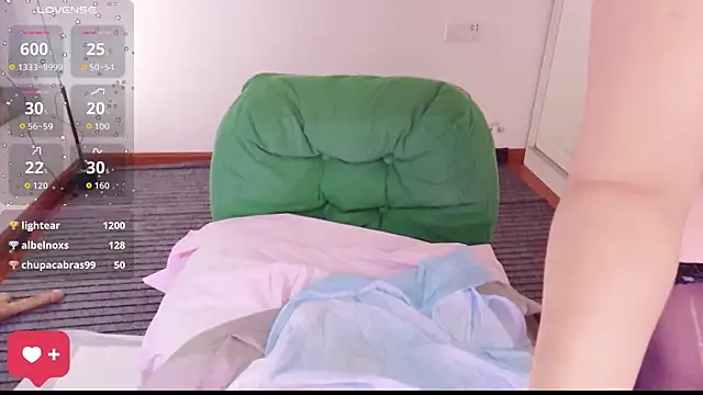 美女yigbg14在线直播