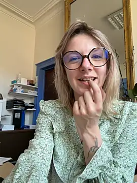 mlolita64foryou webcam