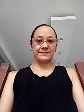 Webcam Model (nicolle_milf1978)  is live.Free join now!