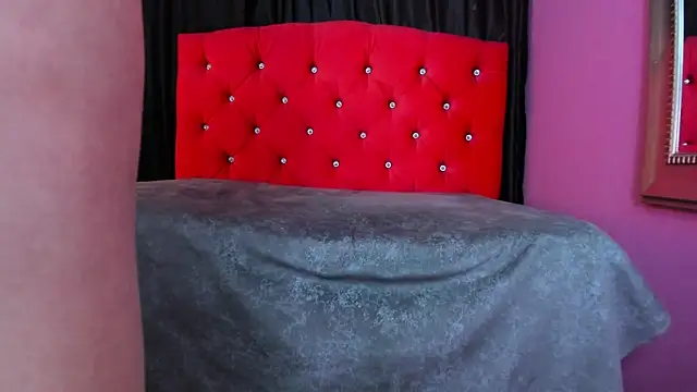 ScarletBigTitties webcam