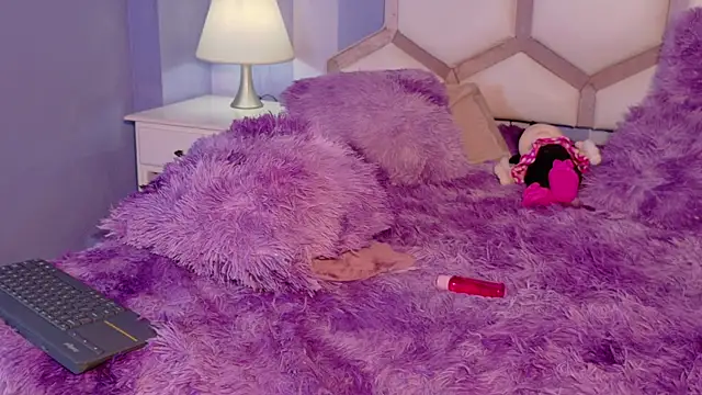 yvi_taylor - Yvi_taylor's free webcam - UK Sex Cams