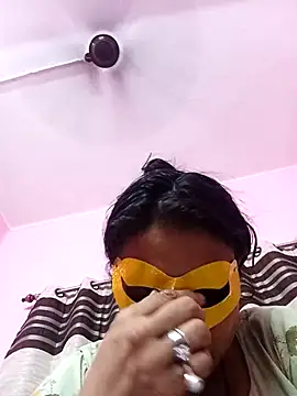 Webcam Model (Gullapi)  is live.Free join now!