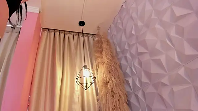 Miley_Cavendish webcam