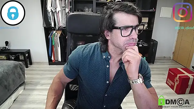 latinoo23bom webcam