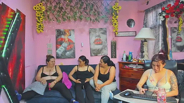 lesbiancuple - Lesbiancuple's free webcam - UK Sex Cams