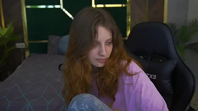 cuteefoxy - CuteeFoxy's free webcam - UK Sex Cams