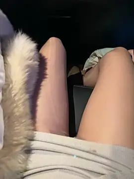 美女littleqiu在线直播