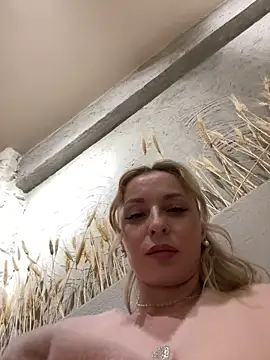 vikabunny1 (Ask my age) - full tank of sperm💦ride  dildo 🍌