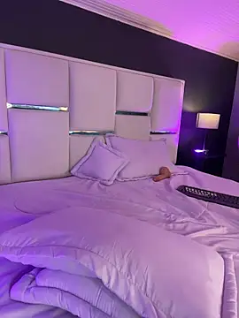 BellaFernandez__ webcam