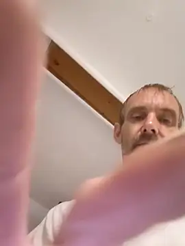 hungwell1515 - Hungwell1515's free webcam - UK Sex Cams