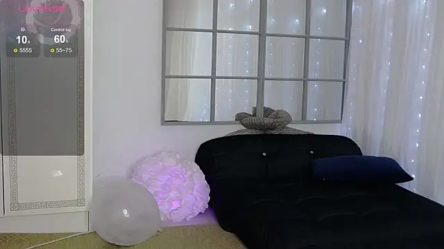 SarahRaynex live sex cam