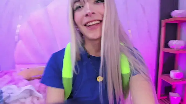 AliiceWonderland_ webcam