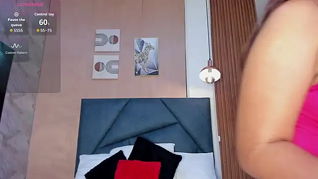 Victoria_Rosee webcam