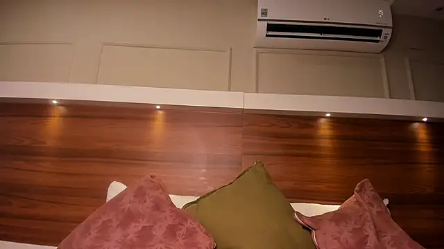 AriadnaHarper webcam