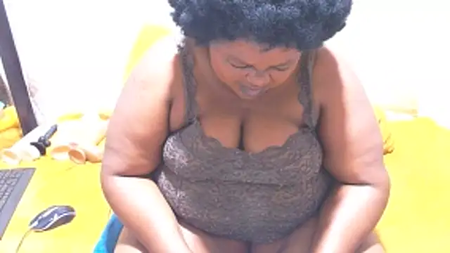 MatureBootyBabe4Uxx webcam