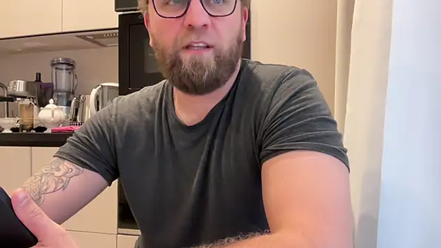 Bear_bear_ Live Webcam on Stripchat