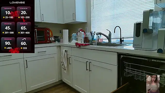 Blondiewithanass webcam