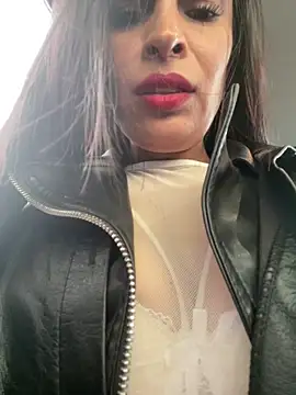 Astrid-- live sex cam