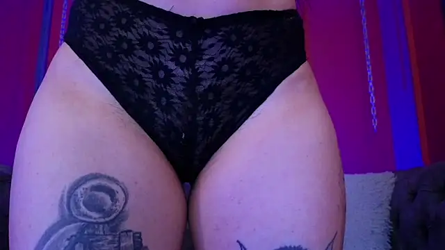 julieta_russell - Julieta_Russell's free webcam - UK Sex Cams