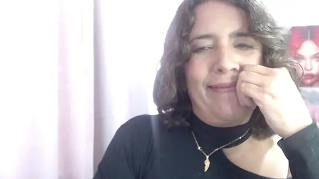 strip chat nude Victoria Meester