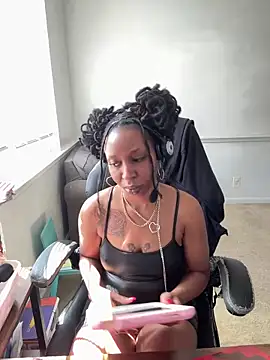 LeyaHoneybuns webcam