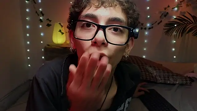 matty_sparkk (M twink) - I rub my fingers in my ass with drool