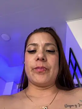 Pretty__Milf webcam
