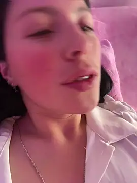 Webcam Model (GiuliaBianchi)  is live.Free join now!