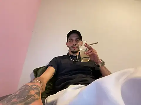 Rebeu313 live sex cam