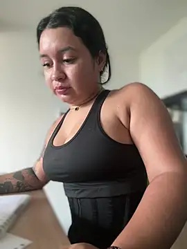 Pretty_Isadora webcam