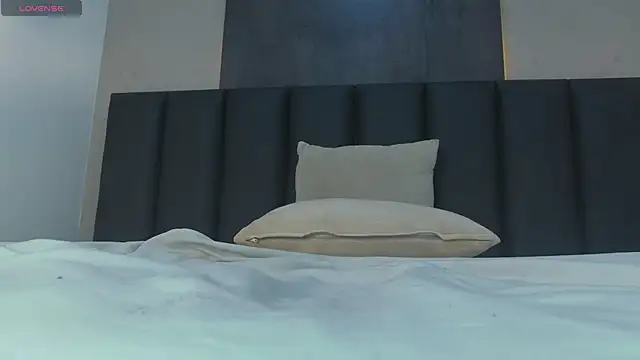 RiriiBrunette__ webcam