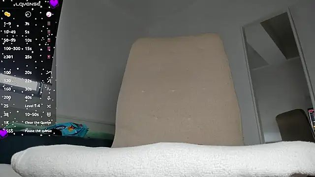 laura-hills18 webcam